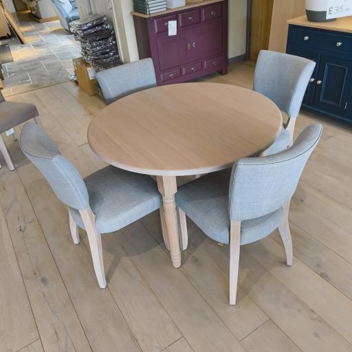 Sheldrake Extendable Dining Table seasoned oak plus 4 Mowbray dining chairs - Neptune Sale - Ex-Display Clearance